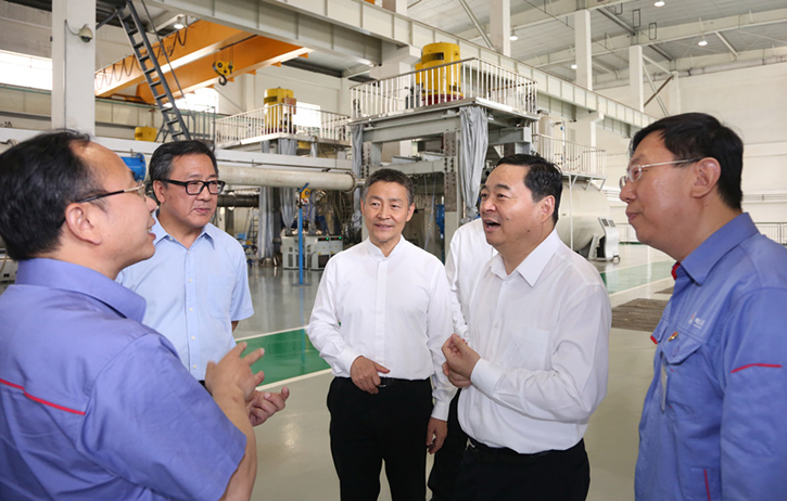 郝鹏与尊龙集团官网集团一线科技人员深刻互换